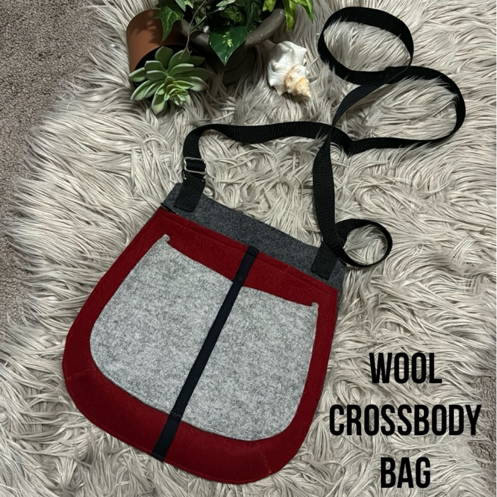 Felted Wool Crossbody Bag-Black Red Gray-EUC-11x11